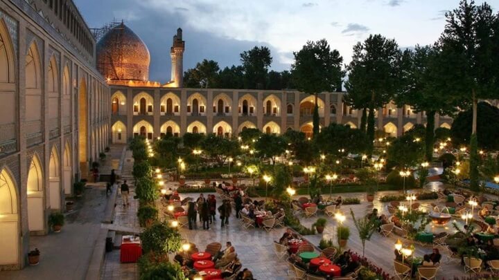 هزینه سفر به اصفهان و تفریحات آن چقدر است؟ 3 سفر به اصفهان و هزینه غذا و رستوران